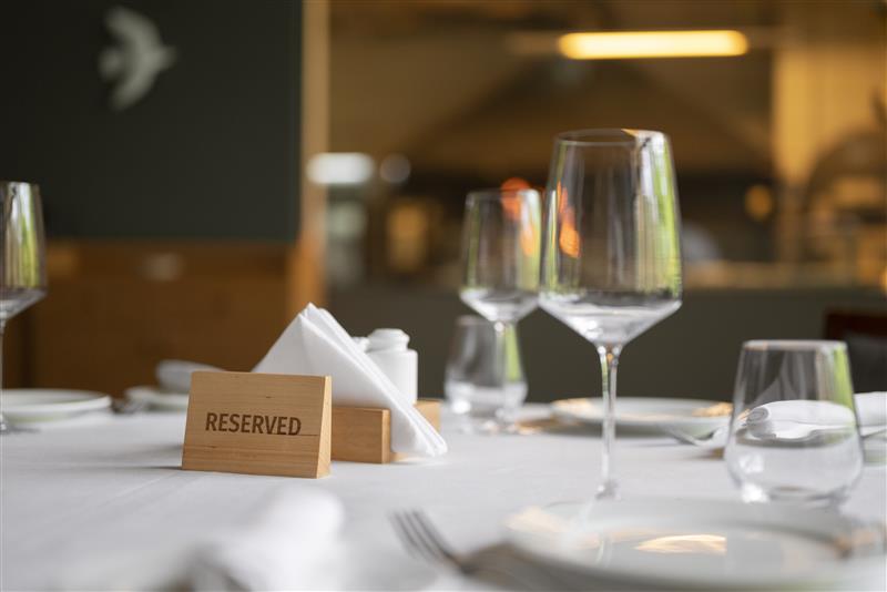 table-arrangement-luxury-restaurant